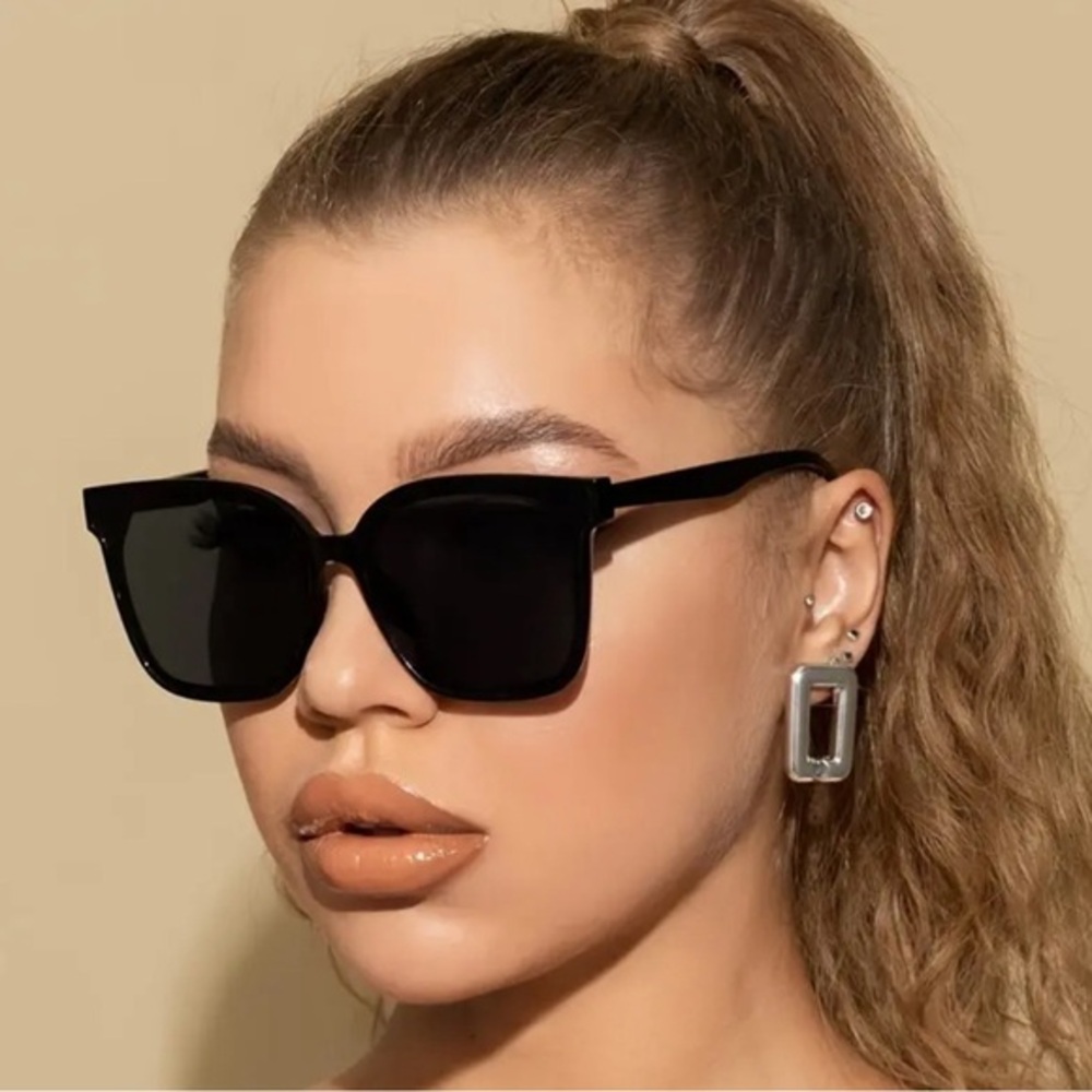 Classic Black Cat Eye Sunglasses Womens Elegant Retro Look - Picture 6 of 8